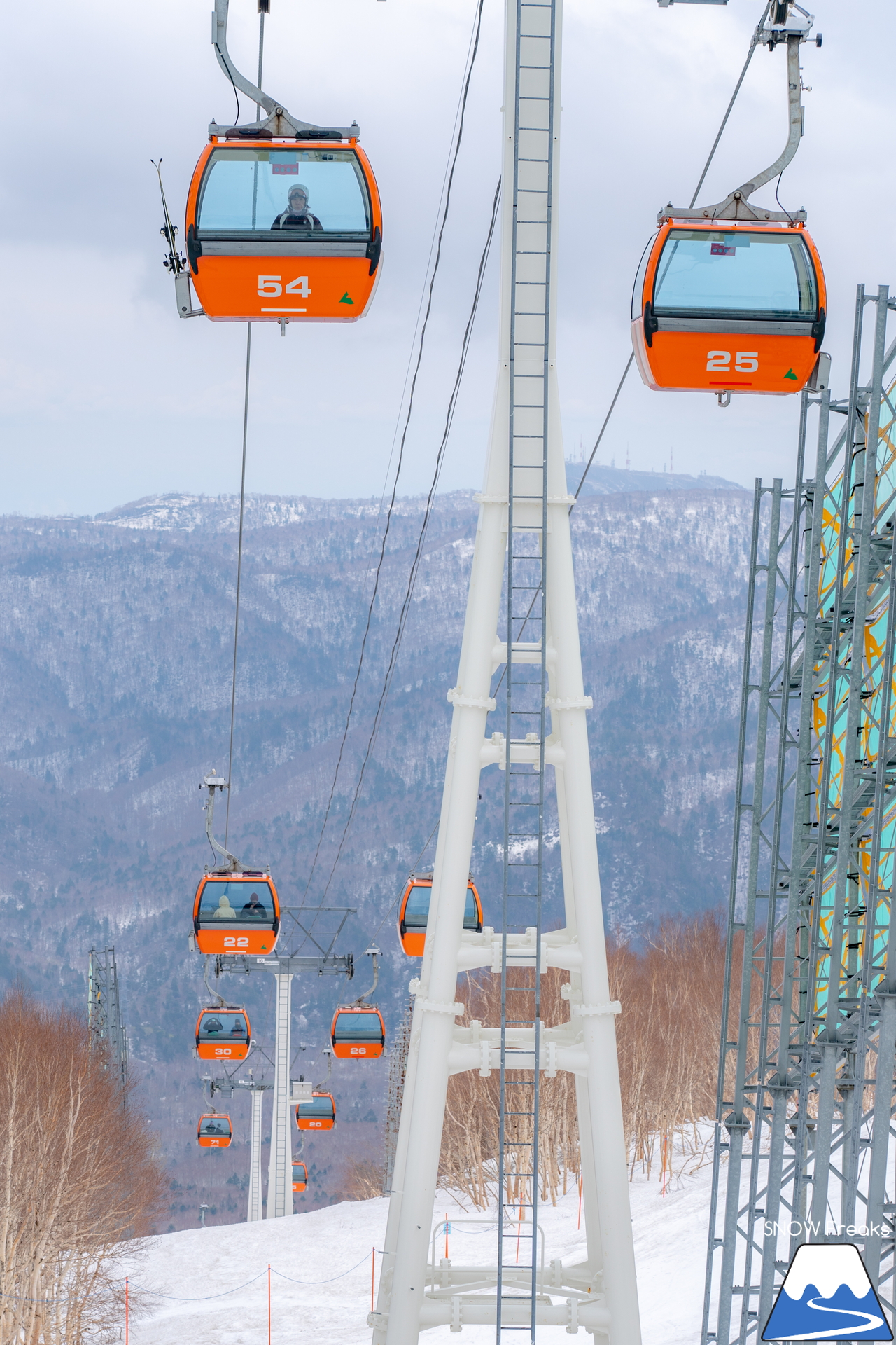 札幌国際スキー場｜2022年のゴールデンウイークが開幕。さすが、KOKUSAI。5月目前にして、ほぼ全面滑走可能です(*^^)v